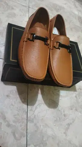 PRELOVED NEW (HADIAH TIDAK PERNAH DI PAKAI) SEPATU PLAYBOY LOAFER PRIA