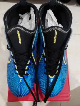 Sepatu bola anak baru merk specs ukuran 35