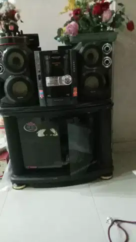 Lemari Tv kaca second