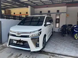 Toyota Voxy 2019