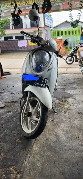 Motor scoopy baru service total Ban dan Aki Baru (plat surabaya)