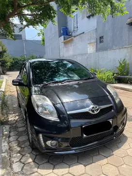 Toyota yaris 2011 Matic - Good Condition