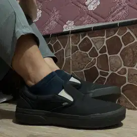 Vans Mod Slip On Triple Black 42/27