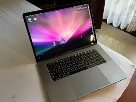 MacBook pro 15 2018 i7 2.2 / 16Gb / 256 ssd