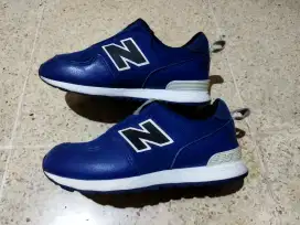 Spatu newbalance kids(size 30)