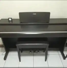 Yamaha Arius YDP-142r Digital Piano