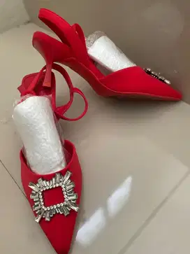 Sepatu merah heels