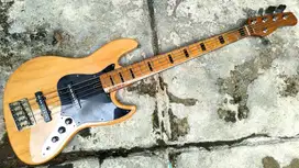 bass Sire Marcus Miller V5 5 strings natural