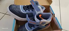 Sepatu anak laki