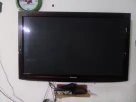 Televisi minus ukuran besar 42 inch