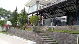 Dijual Cepat Villa 30 meter dari  jalan raya Cipanas Jawa Barat