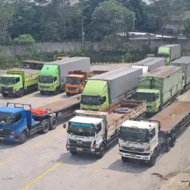 Sewa truk fuso tronton trailer