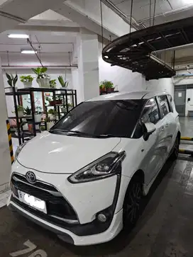 Dijual Toyota Sienta type Q 2018 plat B ganjil