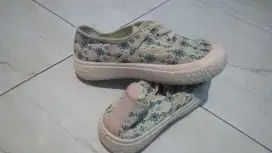 Sepatu size 36 biru