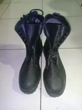 Sepatu pdl masih baru