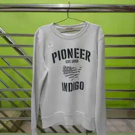 Crewneck Pioneer Putih