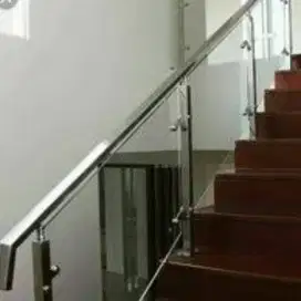 Realing tangga stanlis kaca, model sekarang lebih elegan dan tahan lma