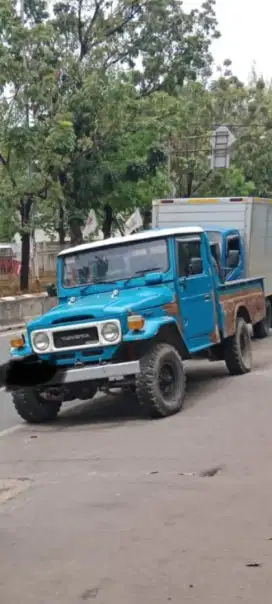 Hardtop pickup FJ 45 solar swap engine