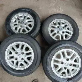 Velg original Nissan Evalia ring 14 pcd 4x114,3 ban 185/70 R14