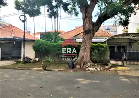 Dijual Rumah Luas Menarik dekat Pusat Kota di Lamandau Kebayoran Baru