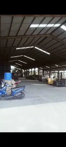 Tanah dan Bangunan Akses Container di Peternakan Jakarta Barat