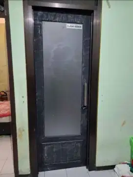 Pintu Bahan kayu model klasik distro kusen alumunium