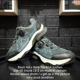 Sepatu Black Yak x Gore-Tex Boa System