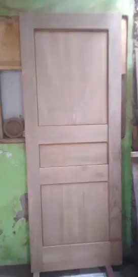 Pintu jati tua bahan balok bekas