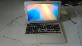 MacBook air 11inc core i5 laptop Apple siap pake
