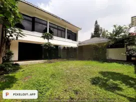 Disewakan Rumah Cocok Untuk Cafe / Rumah Makan / Kantor Di Sayap Dago