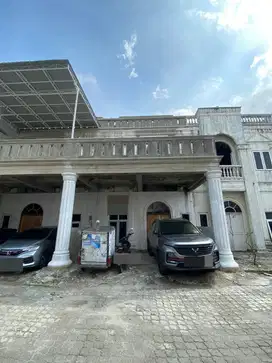 Dijual Villa di Jalan Bangau Komplek The Raztan Palace, Medan