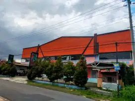 Lahan + gedung futsal di pinggir jalan raya Purwokerto