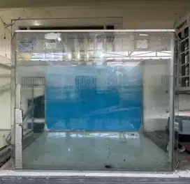 Aquarium persegi tumpul