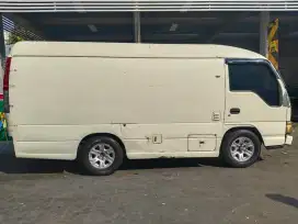 Isuzu NHR-55 blindvan AC