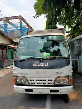 Isuzu Elf NHR 55 Engkel Box CDE Putih