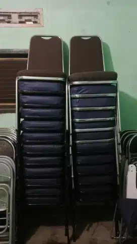 Kursi susun atau kursi pesta