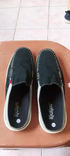 Sepatu selop kondisi baik