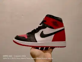SEPATU BASKET JORDAN 1 high bred toe