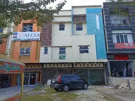 Dijual ruko 3 lantai di Jl Hangtuah depan Kantor BKN Riau