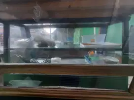 Etalase kaca serba bisa