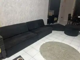 1 set Sofa. Hitam. Bekas. Kondisi bagus. Busa tidak amblas.