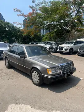 Dijual Mercy Boxer w124 e230 AT thn 90 - Mercedes-benz