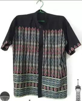 Baju sarimbit pria,corak unik.size M fit ke L.bahan tebal.