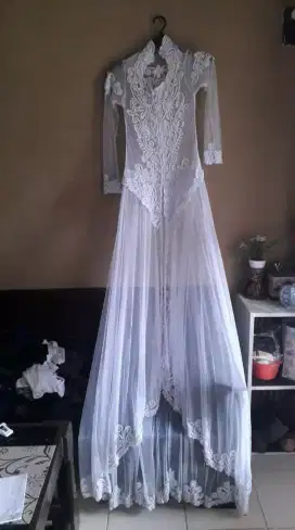 Kebaya akad ekor panjang,size M.baru.