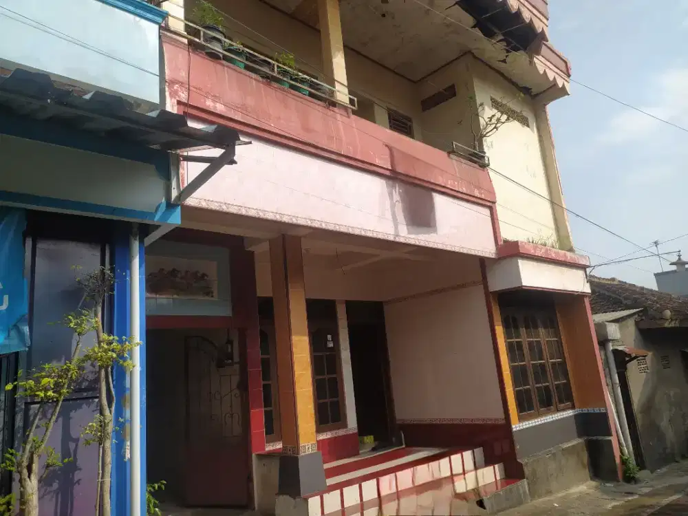 RUMAH 2 LANTAI 5 MENIT KE GERBANG BELAKANG UNS SOLO