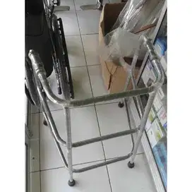 Walker besi/alat bantu jalan