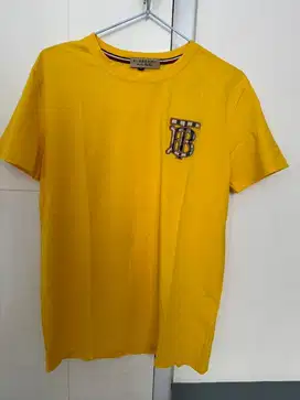 Kaos Bermerk Kuning