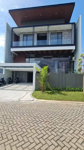 Rumah Waterfront Citraland Surabaya 3 Lantai Hadap Utara