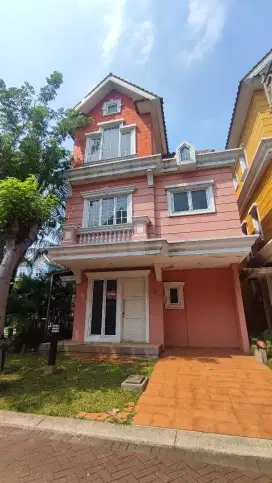 Dijual Cepat, Rumah 3 lantai type hoek harga 1.25 M saja