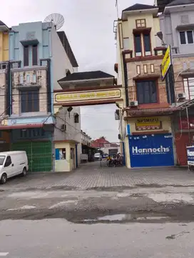 RUMAH 3 LANTAI DISEWAKAN DI MEDAN HELVETIA